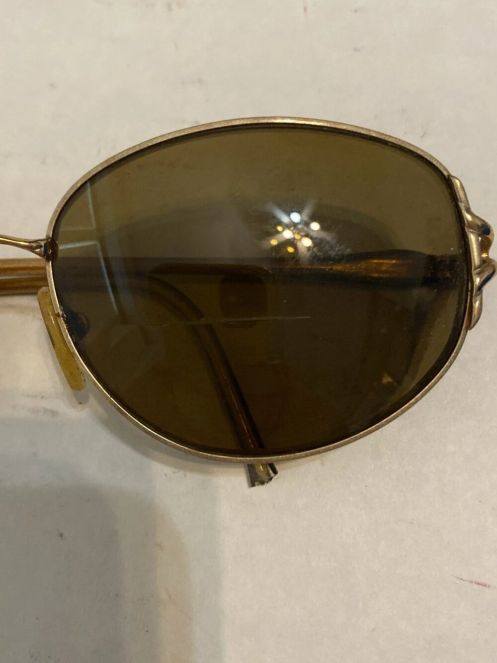 VTG 1990s Helen Oval Gold Tone Sunglasses w Tortoise Shell Arms - Picture 4 of 8